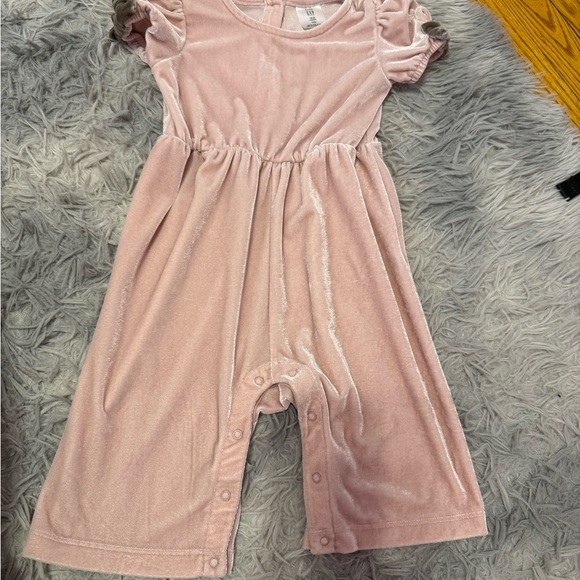 GAP Soft Pink Kids Romper - Picture 1 of 3